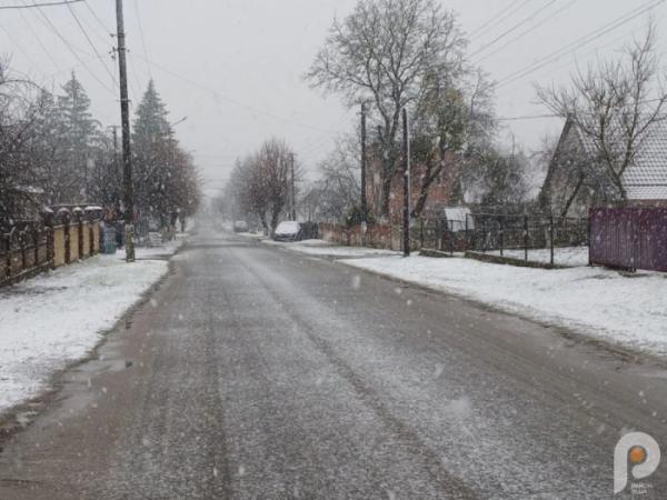 Зима близько: у Старій Вижівці випав перший сніг4