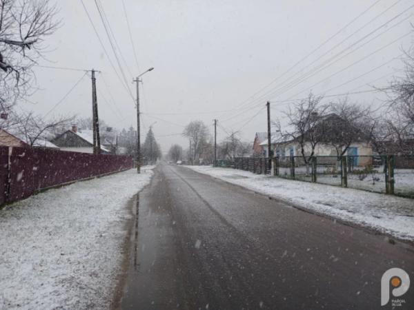 Зима близько: у Старій Вижівці випав перший сніг2