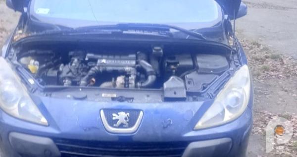 Авто віддали поляки: волонтери з Рожища збирають гроші на ремонт машини для фронту