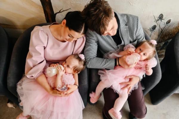 Донькам-близнючкам ковельського співака Аркадія Войтюка виповнився 1 рік3