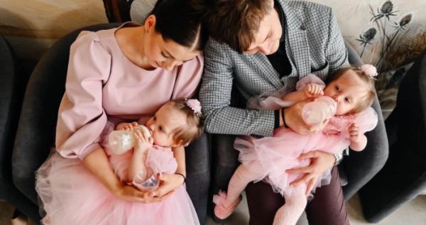 Донькам-близнючкам ковельського співака Аркадія Войтюка виповнився 1 рік