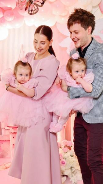 Донькам-близнючкам ковельського співака Аркадія Войтюка виповнився 1 рік4