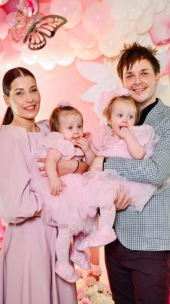 Донькам-близнючкам ковельського співака Аркадія Войтюка виповнився 1 рік2