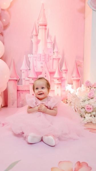 Донькам-близнючкам ковельського співака Аркадія Войтюка виповнився 1 рік6