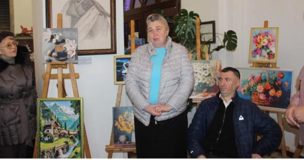 38-річний дубенчанин Богдан Свінтозельський доводить своїми картинами, які скрупульозно викладені алмазними камінцями, що інвалідний візок – це не вирок, і що за будь-яких обставин життя матиме сенс 38-річний дубенчанин Богдан Свінтозельський доводить своїми картинами, які скрупульозно викладені алмазними камінцями, що інвалідний візок – це не вирок, і що за будь-яких обставин життя матиме сенс