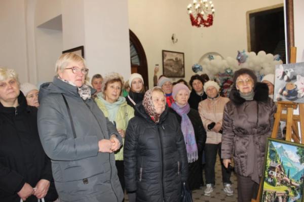 Дубенчанин Богдан Свінтозельський презентував виставку картин у Міжнародний день людей з інвалідністю6