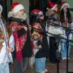 Головна ялинка Дубна засяяла святковою ілюмінацією