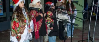 Головна ялинка Дубна засяяла святковою ілюмінацією