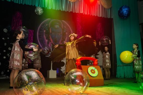 Історія про диво, яке потрібно врятувати: у Рожищі відбулась прем'єра вистави «Нейро-Різдво»6