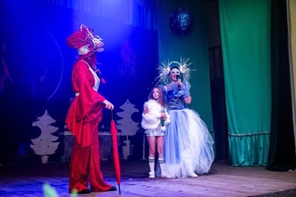 Історія про диво, яке потрібно врятувати: у Рожищі відбулась прем'єра вистави «Нейро-Різдво»9