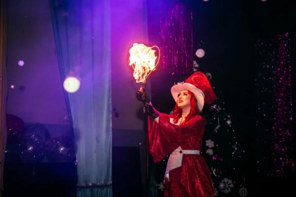 Історія про диво, яке потрібно врятувати: у Рожищі відбулась прем'єра вистави «Нейро-Різдво»15