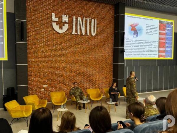 Якщо вистоїть Україна – вистоїть Європа: офіцер «Азову» у ЛНТУ про перспективи Третьої світової7