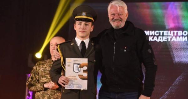 Ліцеїст з Острога здобув нагороду на всеукраїнському фестивалі військово-патріотичного мистецтва Ліцеїст з Острога здобув нагороду на всеукраїнському фестивалі військово-патріотичного мистецтва