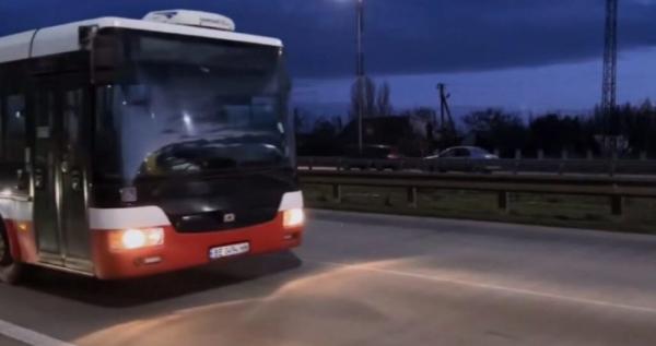 Миколаїв відправив на допомогу Одесі п’ять комунальних автобусів
