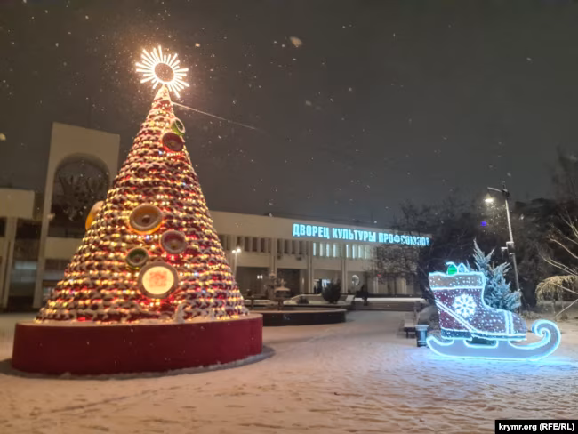 На Симферополь обрушился снегопад – власти оказались не готовы1