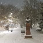 На Симферополь обрушился снегопад – власти оказались не готовы