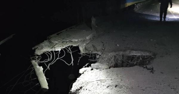 Міст у Маяках після обстрілу. Фото: Міністерство розвитку громад та територій