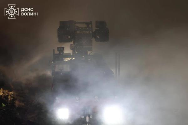 Працюють понад пів сотні рятувальників: у Луцьку ліквідовують наслідки російської атаки5