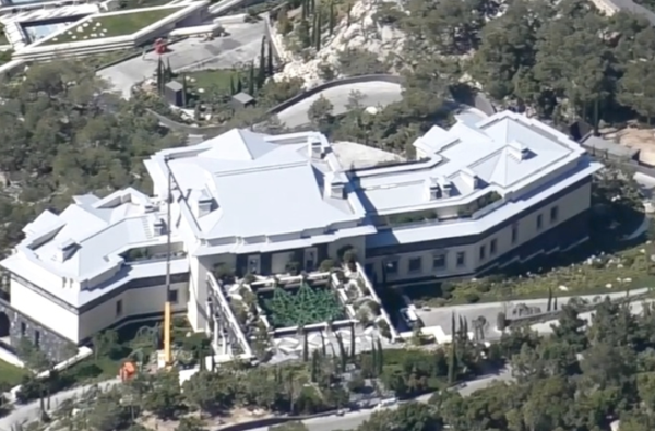 Путіну а окупованому Криму побудували новий палац з власною клінікою / Фото0