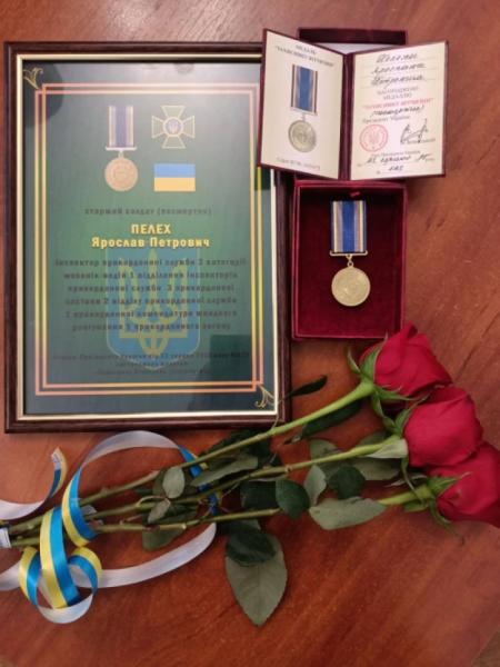Рідним загиблого воїна Ярослава Пелеха із селища Жвирка вручили медаль «Захиснику Вітчизни»1