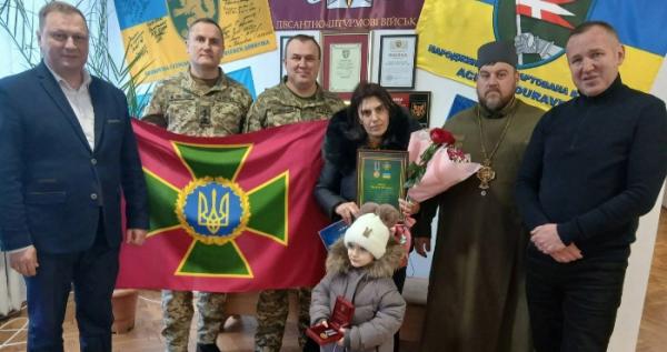 Рідним загиблого воїна Ярослава Пелеха із селища Жвирка вручили медаль «Захиснику Вітчизни»