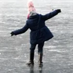 У Богдашеві на Рівненщині підлітки ледь не провалились під лід