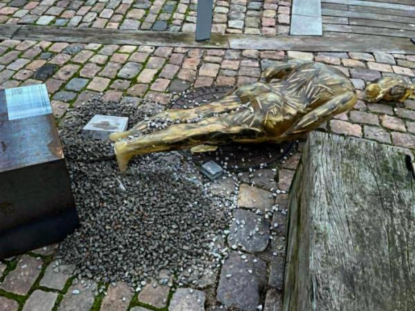 У Данії знищили скульптури української мисткині Марії Куликівської. Фото з фейсбук-сторінки Наталії Попович2