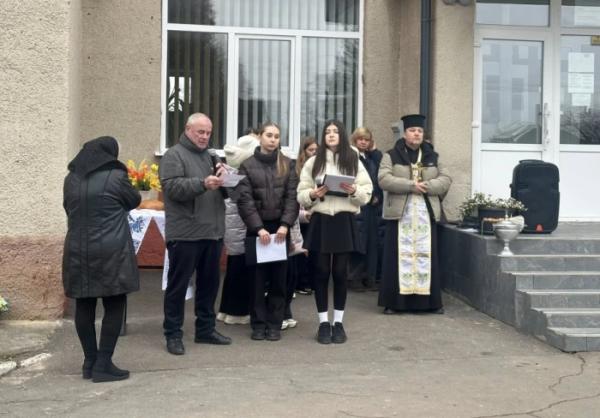 У Дубні на фасаді ліцею встановили меморіальну дошку Захиснику України Володимиру Кожану5