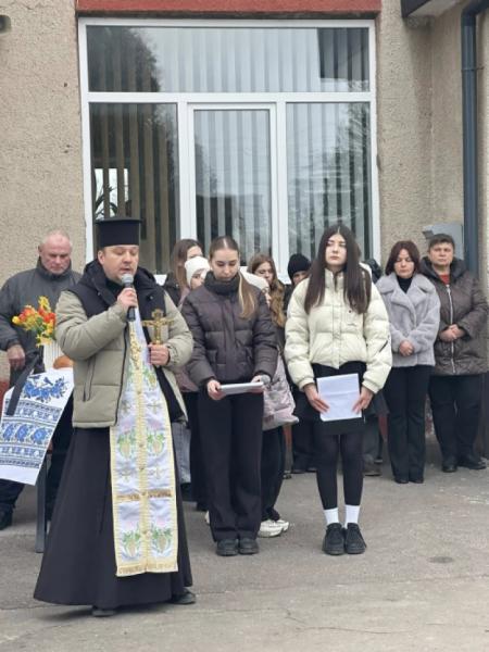 У Дубні на фасаді ліцею встановили меморіальну дошку Захиснику України Володимиру Кожану6