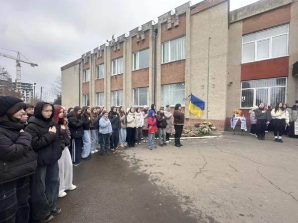 У Дубні на фасаді ліцею встановили меморіальну дошку Захиснику України Володимиру Кожану9
