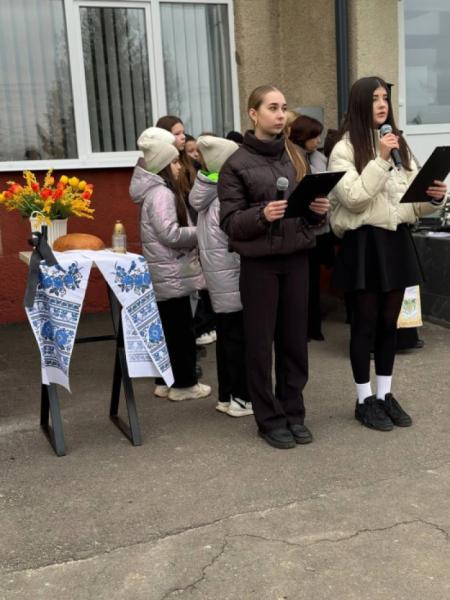 У Дубні на фасаді ліцею встановили меморіальну дошку Захиснику України Володимиру Кожану4