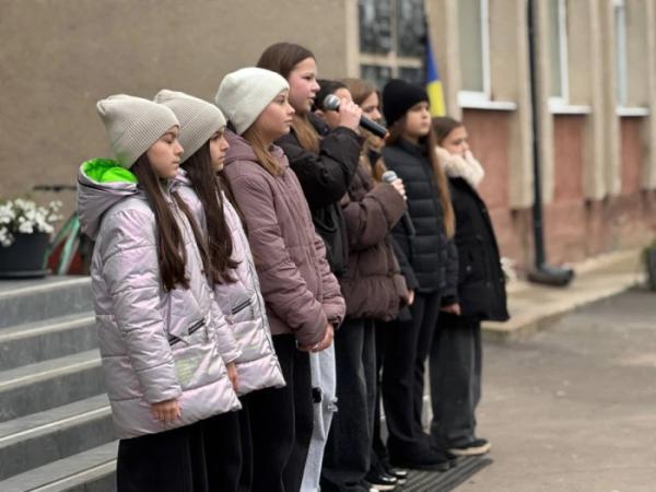 У Дубні на фасаді ліцею встановили меморіальну дошку Захиснику України Володимиру Кожану7