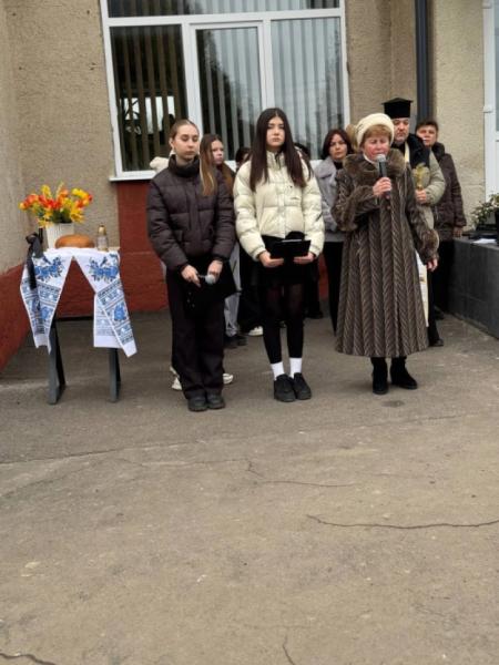 У Дубні на фасаді ліцею встановили меморіальну дошку Захиснику України Володимиру Кожану12