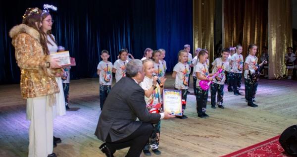 Святий Миколай вручив подарунки дітям Захисників України у Дубні