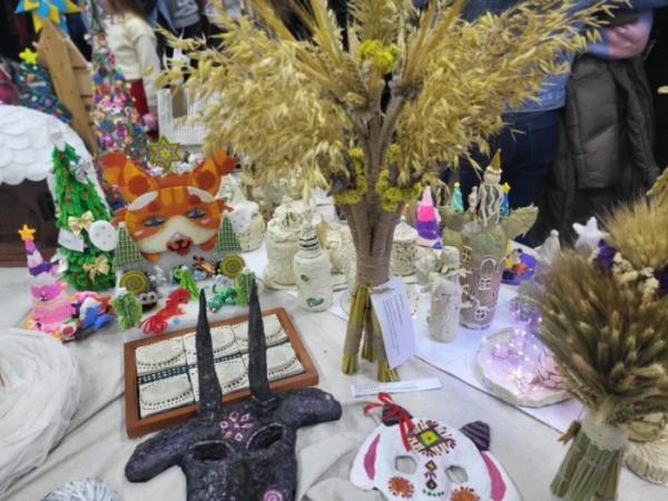 У Ковелі діє виставка «Зимовий калейдоскоп. З вірою у Перемогу!»15