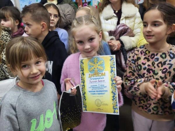 У Ковелі діє виставка «Зимовий калейдоскоп. З вірою у Перемогу!»19