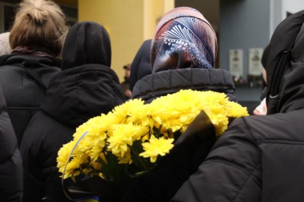 У Квасилові на фасаді ліцею відкрили меморіальну дошку захиснику Андрію Гришкевичу5