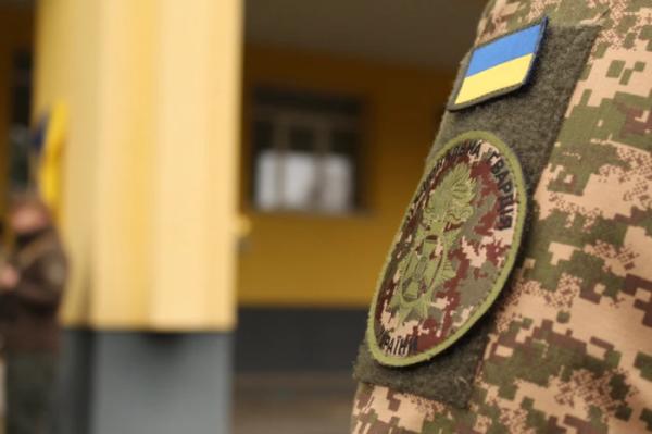 У Квасилові на фасаді ліцею відкрили меморіальну дошку захиснику Андрію Гришкевичу9