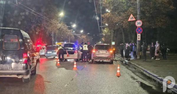 У Луцьку сталась аварія за участі легковика та маршрутки4