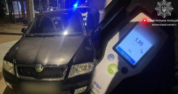 У Луцьку зупинили п'яного водія Skoda У Луцьку зупинили п'яного водія Skoda