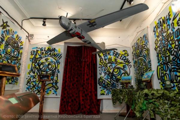 У Миколаєві презентували виставку ворожих дронів, збитих воїнами 208-ї зенітної ракетної Херсонської бригади2