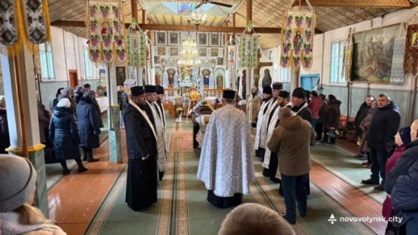 У Нововолинську попрощалися із військовим Олегом Головенком1