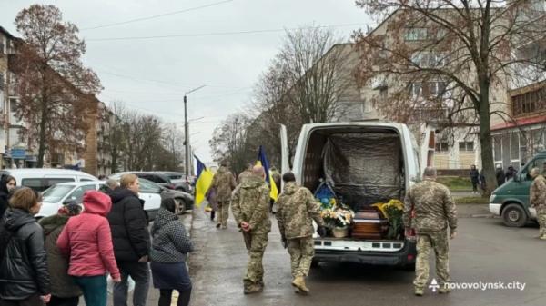 У Нововолинську попрощалися із військовим Олегом Головенком2