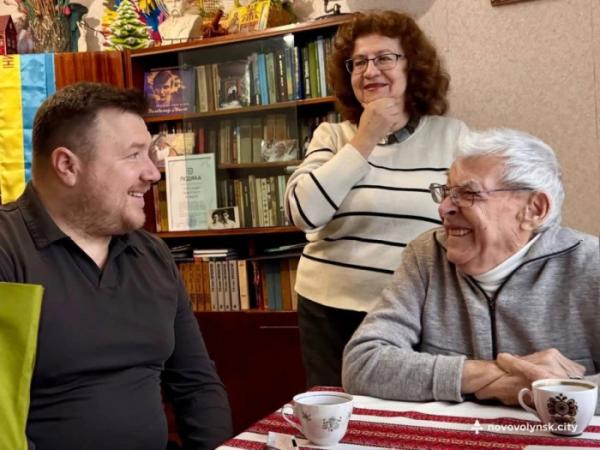 У Нововолинську привітали поета й композитора Олександра Каліщука з 94-річчям1