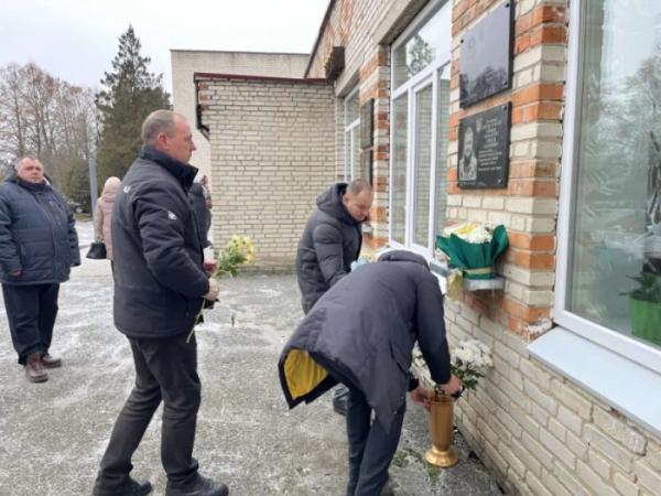 У Павлівці вшанували пам’ять загиблого захисника Олексія Мельничука8