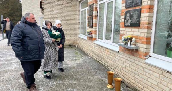 У Павлівці вшанували пам’ять загиблого захисника Олексія Мельничука