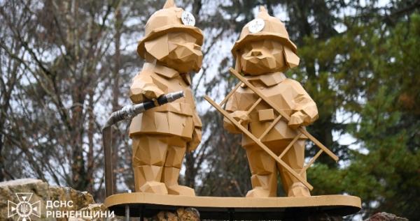 Пам’ятна фігура «песиків-рятувальників ДСНС»