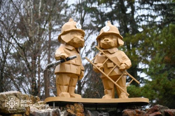 У Рівному відкрили пам’ятну фігуру «песиків-рятувальників ДСНС»10