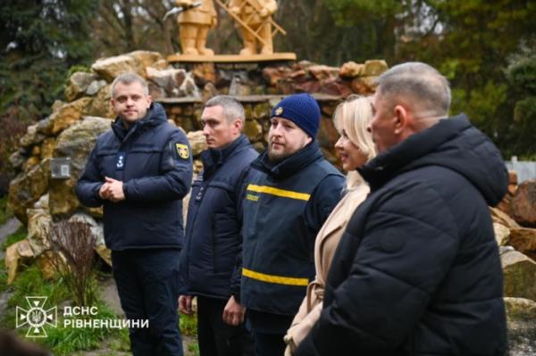 У Рівному відкрили пам’ятну фігуру «песиків-рятувальників ДСНС»8