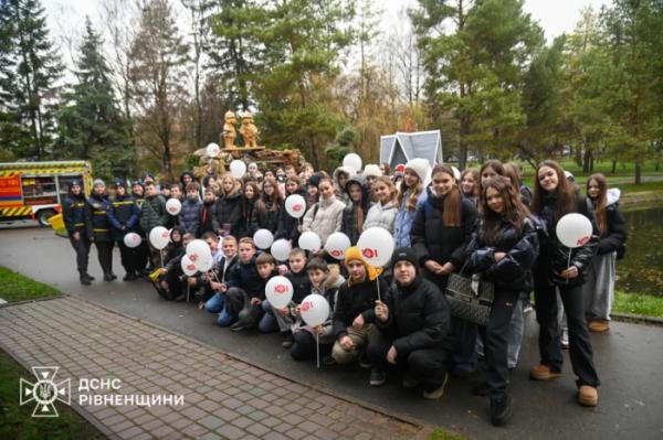 У Рівному відкрили пам’ятну фігуру «песиків-рятувальників ДСНС»1